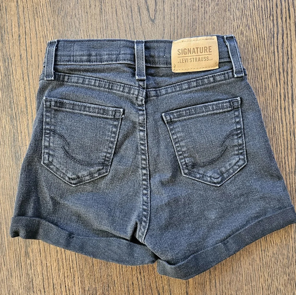 Signature Levi Strauss Heritage Distressed Black Mom Jean Shorts Size Girl's 7 - Picture 2 of 6